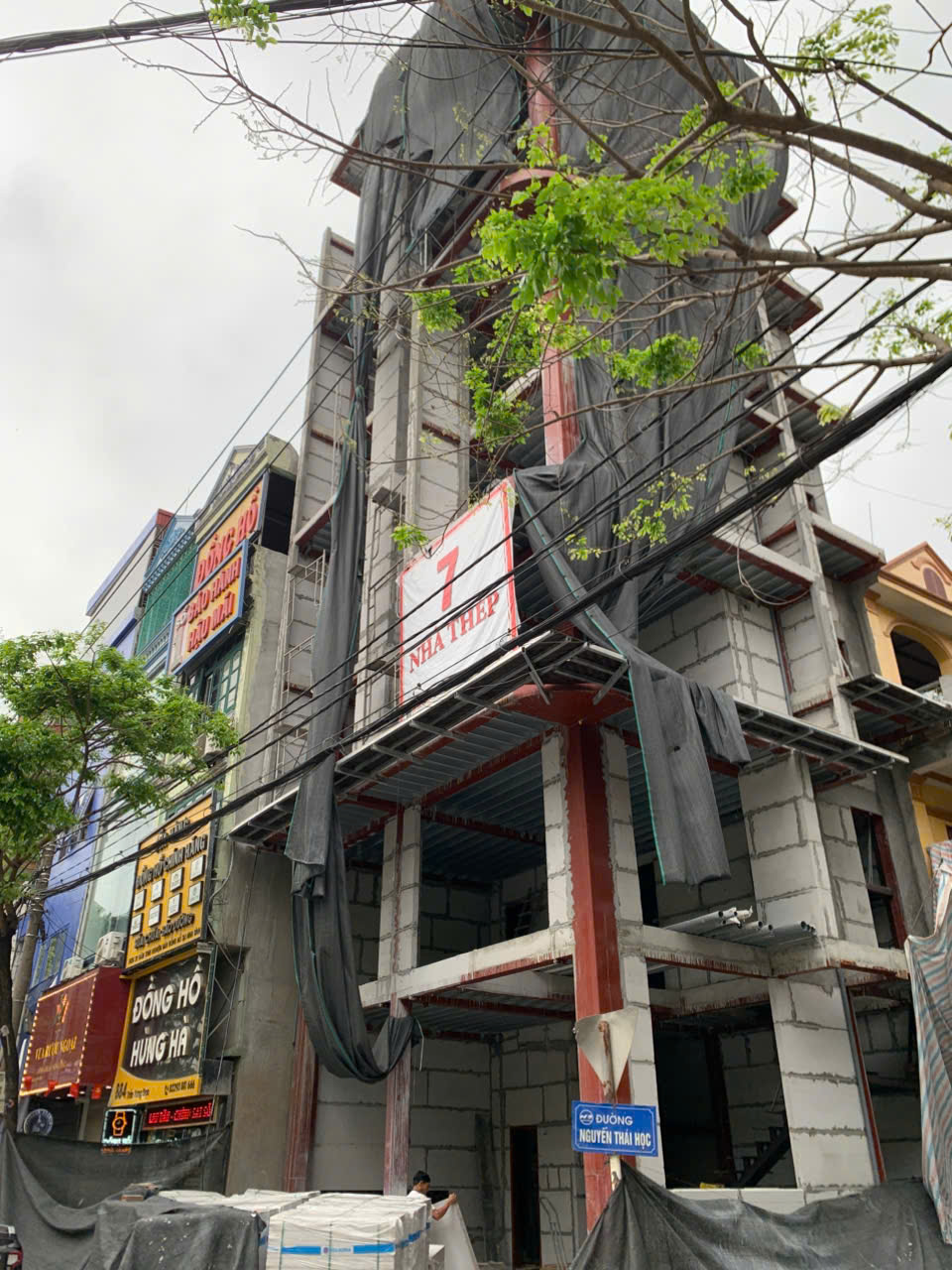 Thi công tấm ALC bê tông khí chưng áp cho nhà thép 7- iDom Design